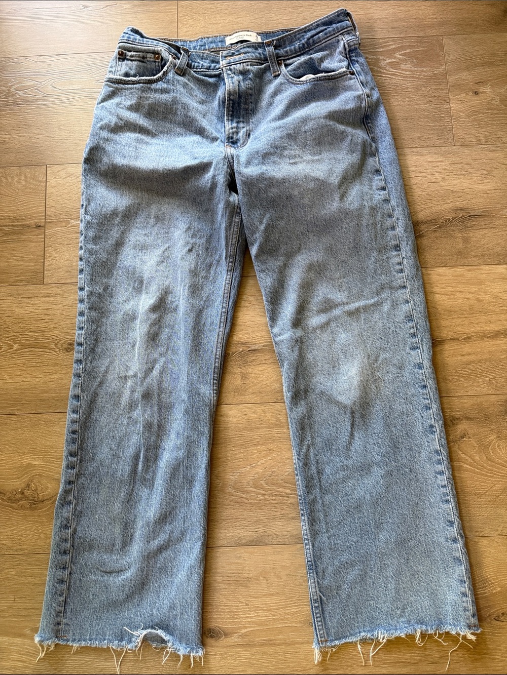 Abercrombie & Fitch Women's Light Blue Straight-Leg Jeans - Size 28 Short
